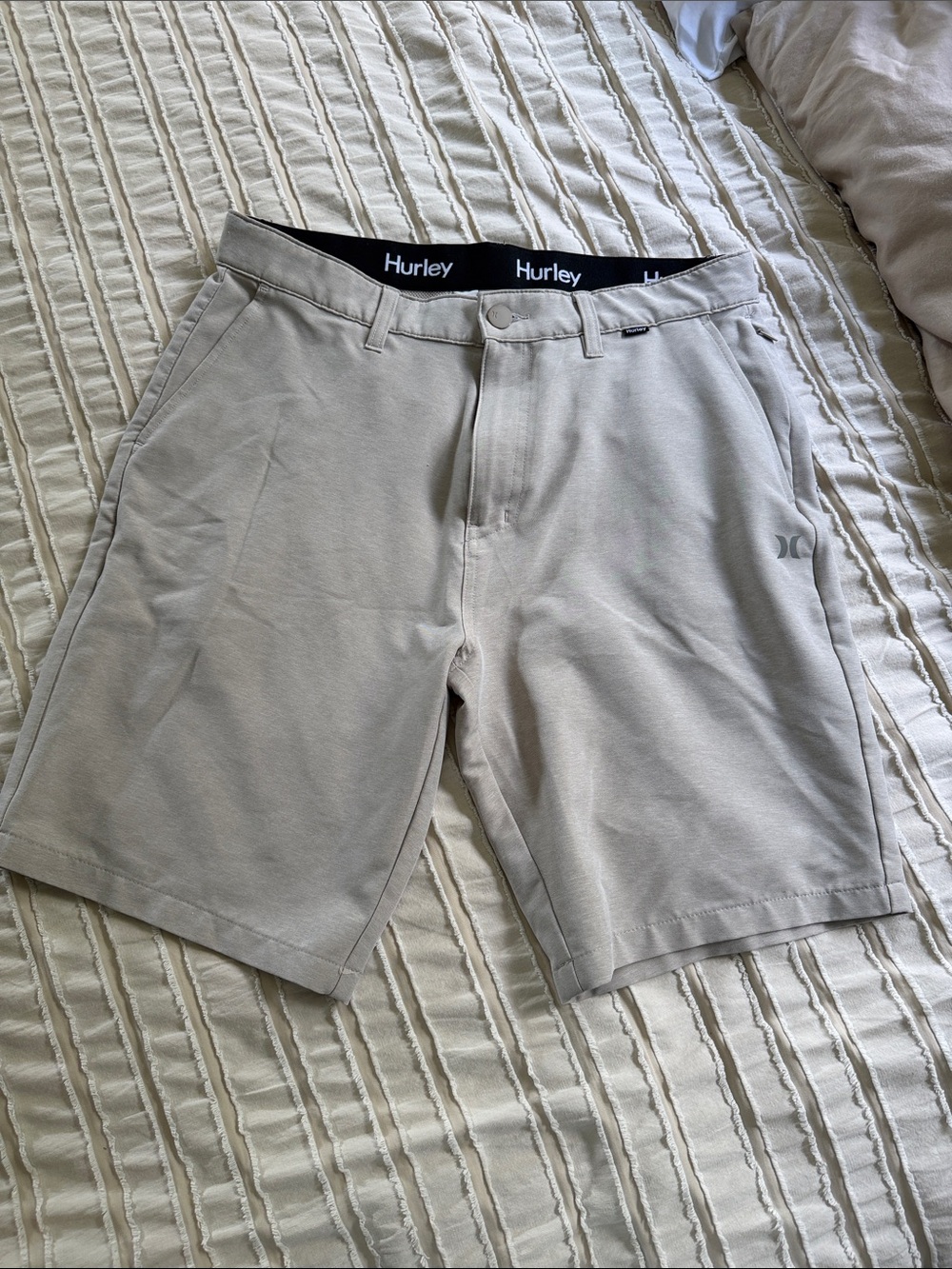 Hurley Men's greige Performance Flat-Front Golf Shorts W32